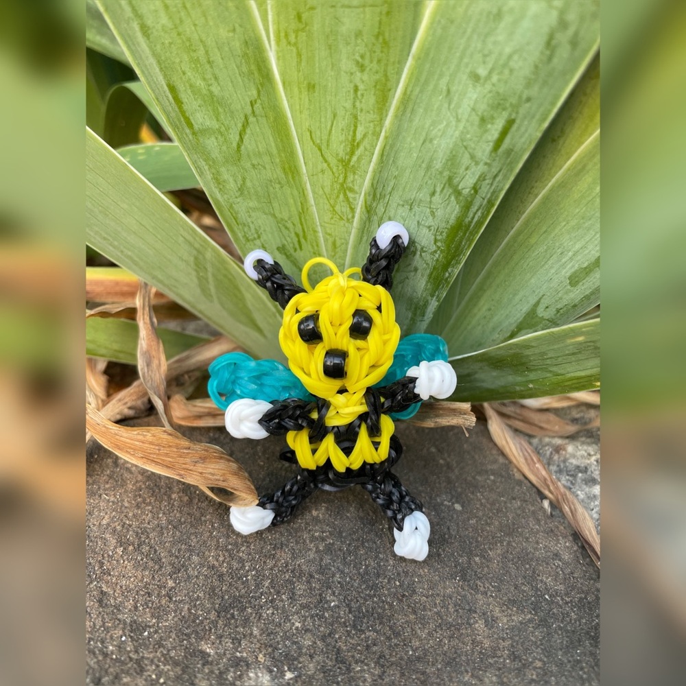 Rainbowloom spring baby bumblebee